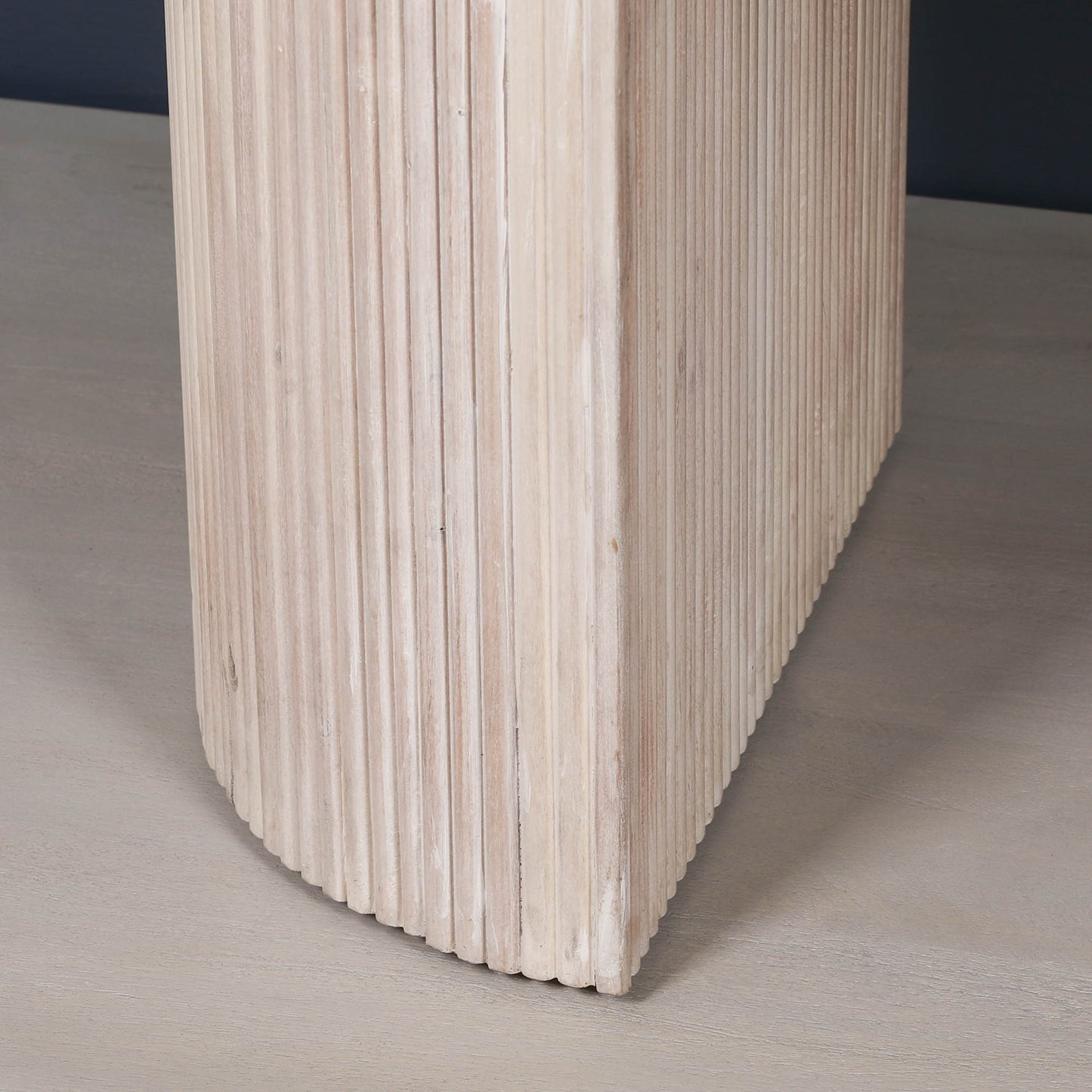Handcrafted Blanche Acacia Fluted Oval Dining Table – GMF151