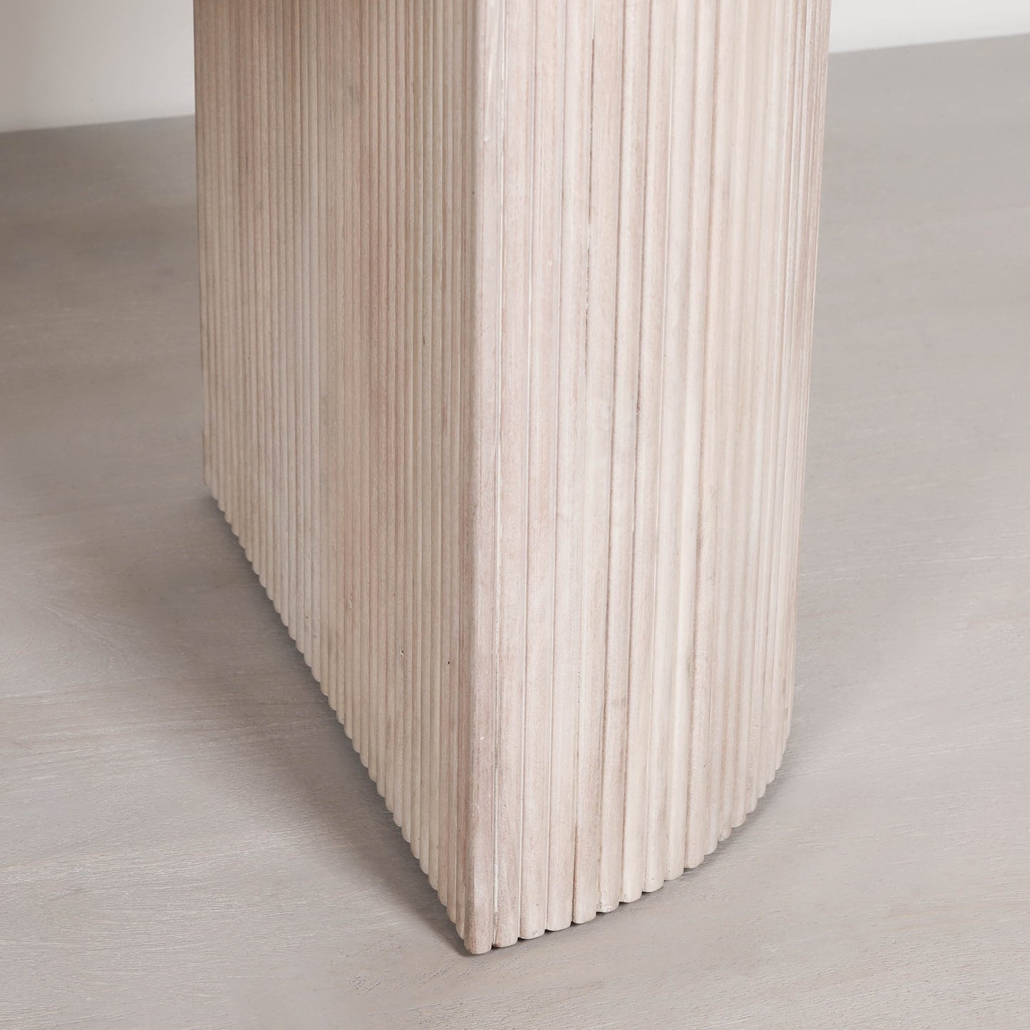 Handcrafted Blanche Acacia Fluted Oval Dining Table – GMF151