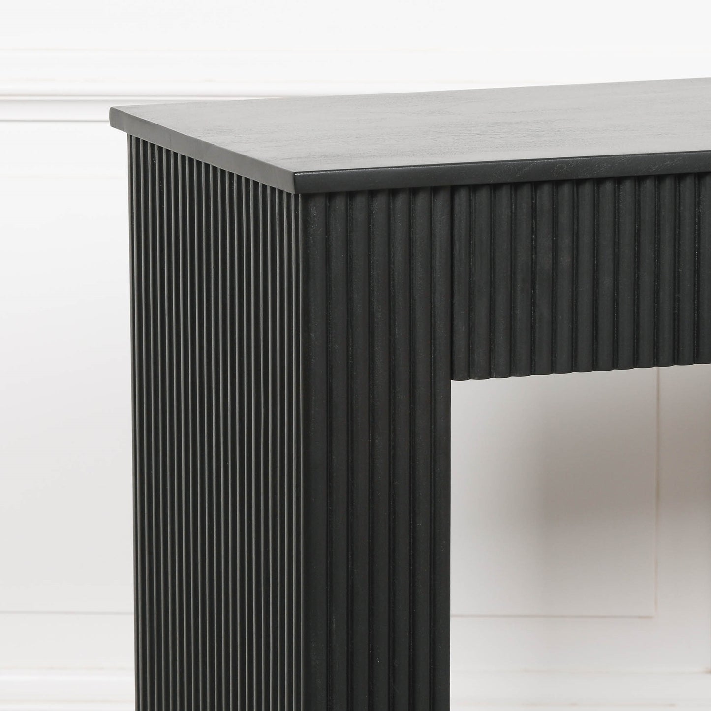 Handcrafted Black Painted Acacia Fluted Console Table – GMF502