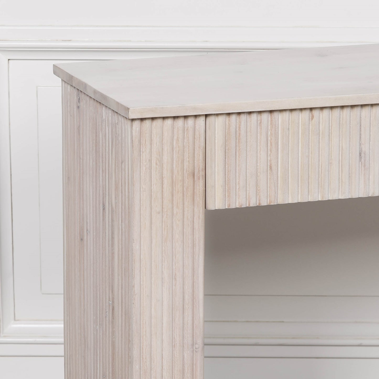 Handcrafted Blanche Acacia Fluted Console Table – GMF590