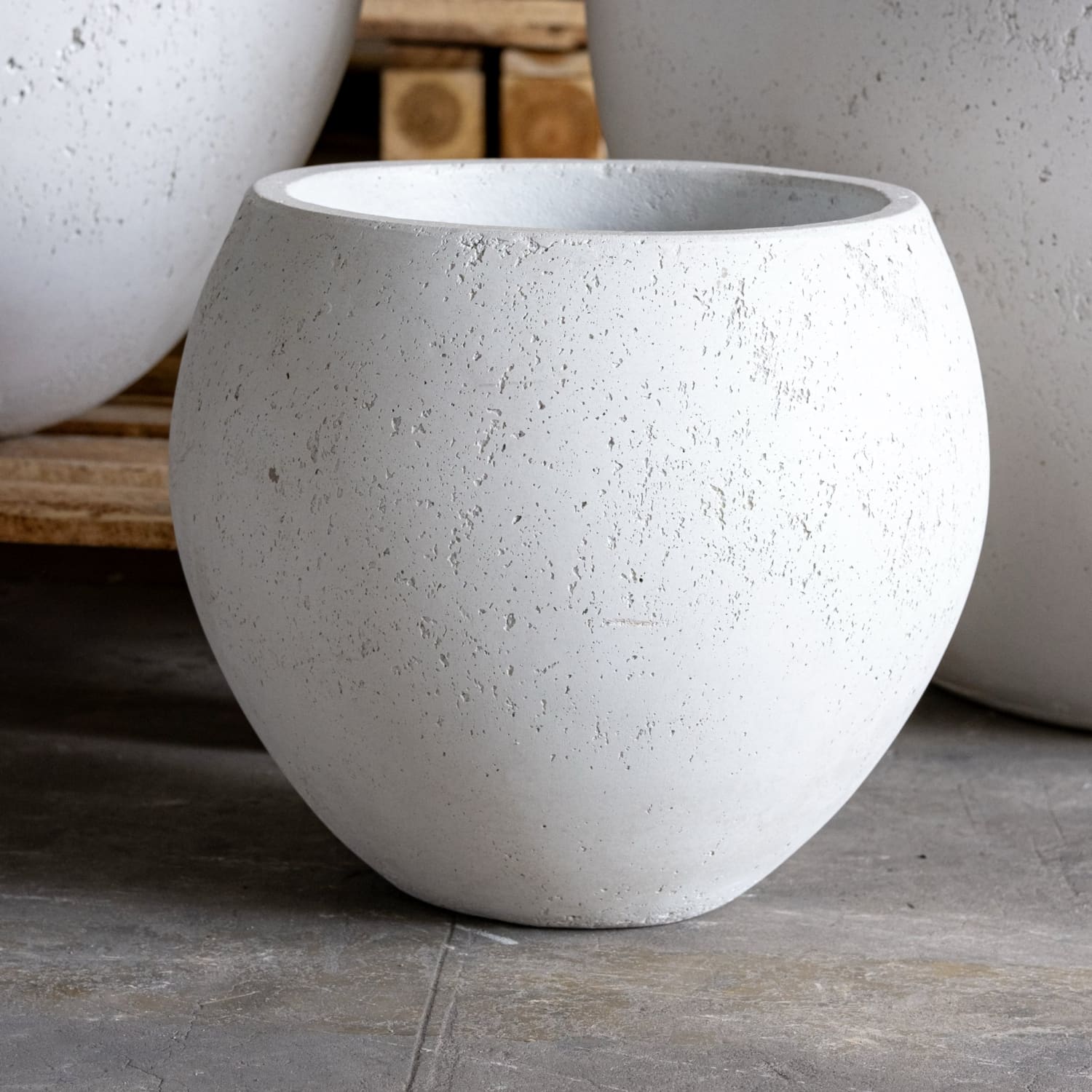 Orbello | White Mist – 70cm Extra Large Concrete Sphere Planter – 207L Round Plant Pot - White Bear Furnishings