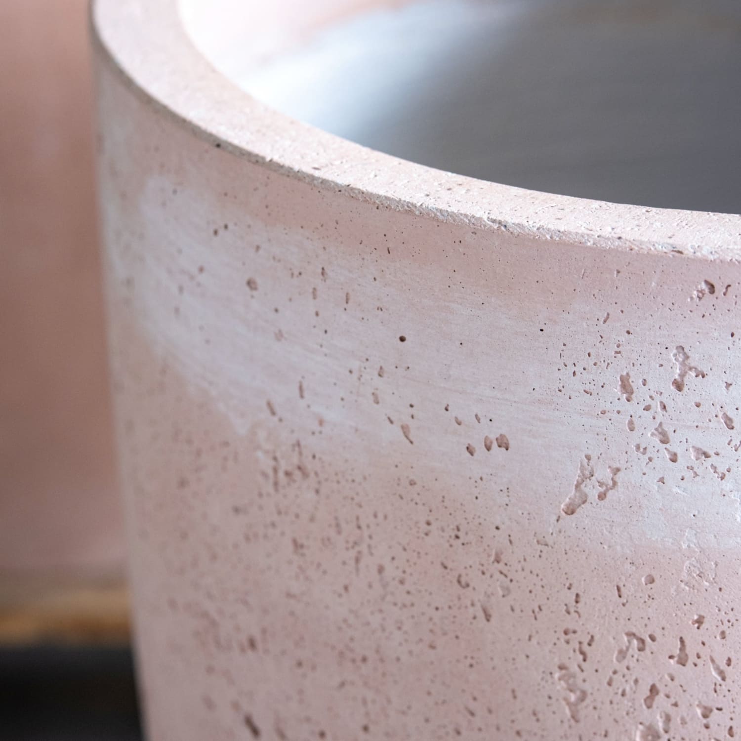 Vessara | Blushstone – 40cm Large Tall Concrete Planter – 15L Decorative Vase Pot - White Bear Furnishings