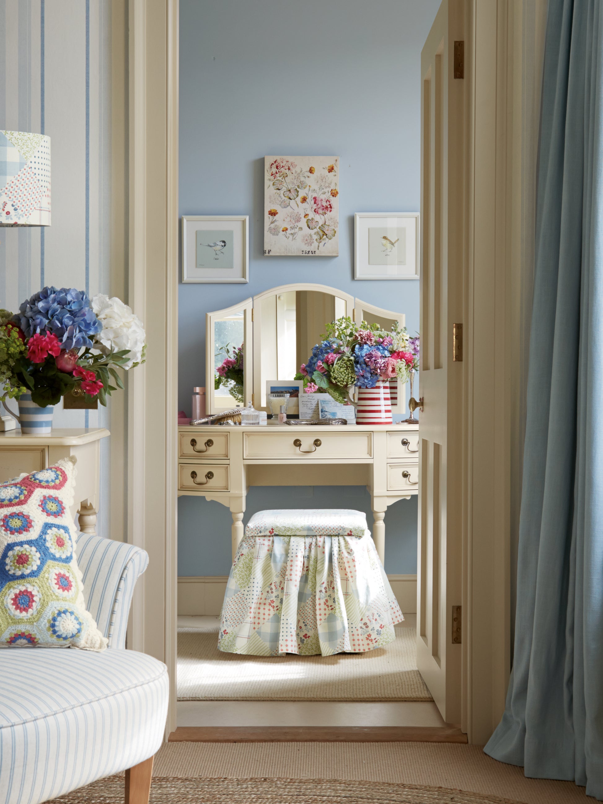 Laura Ashley Clifton Dressing Table Mirror in Ivory - 3563887 - White Bear Furnishings